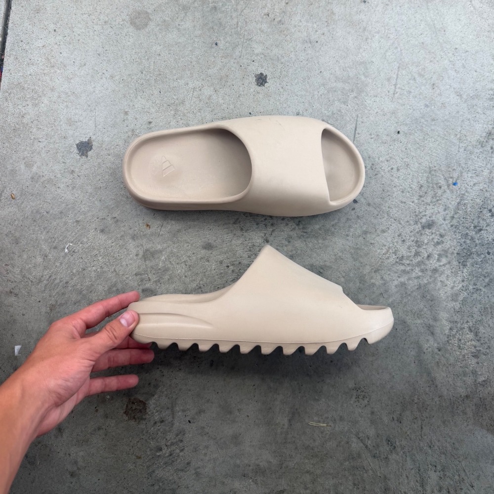 Adidas Yeezy Slide Bone Pure GZ5554 Mens Size 10 Tan Beige EVA Foam Sandals